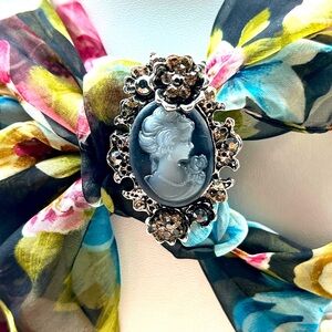 Women’s Lady Cameo Brooch Pin